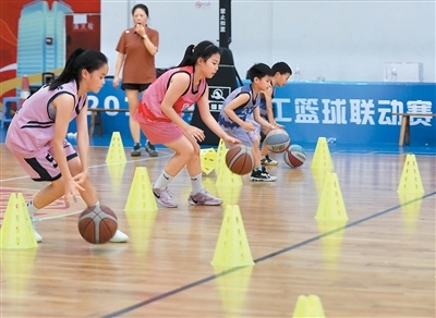 彩的民族服, 趣味拔河比